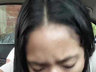 I suck the driver's huge dick to pay for the trip -amateur couple- nysdel