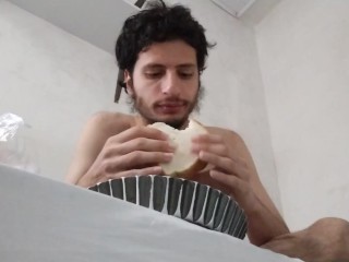 Getting bigger Gainer increases in size with Mortadela sandwich ( food fetish masturbate