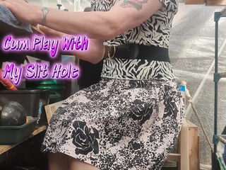 Play with Auntie Fiona's Slit