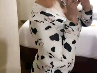 Cloe Arellano showing her and bib shorts (photos)