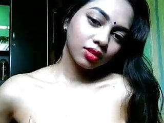 Indian mega-bitch demonstrate naked assets