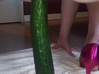 Sizzling plumper wifey urinating on Cucumber in cootchie