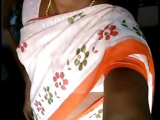 Village housewife from Bihar takes bare selfies