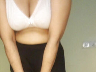 Desi bhabi fingaring