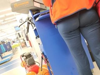 Fleshy monstrous butt femmes in cock-squeezing sweatpants 2