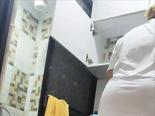 Looking at my Egyptian stepmom while she bathes, real sex