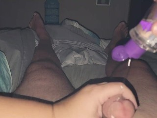 Bedtime hand job from housewife