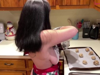 Jaw-dropping, nude cougar Bakes Christmas Cookies